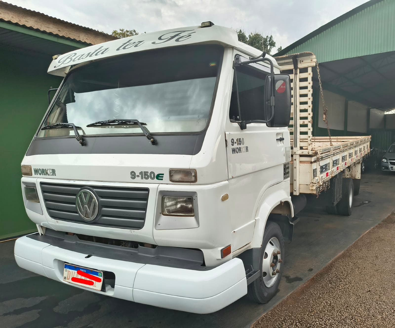 Caminhão Carroceria Branco