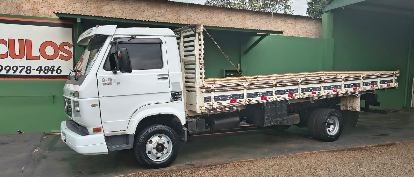 Caminhão Carroceria Branco 2