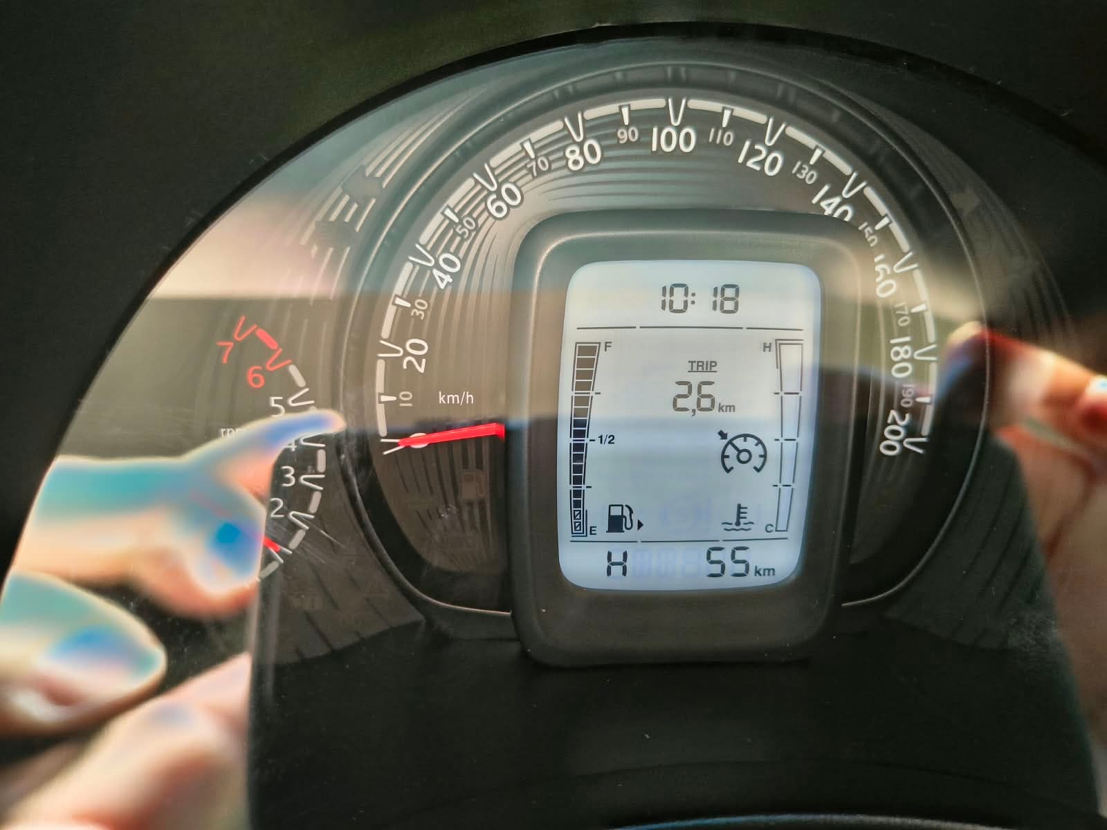 Fiat Mobi Prata 4