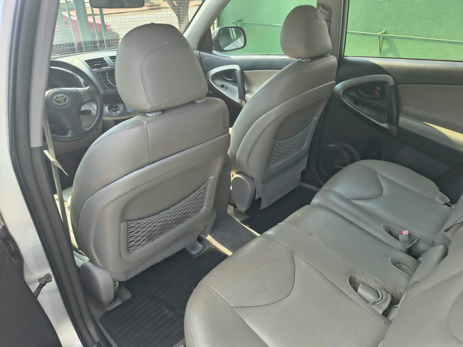 Toyota RAV4 Prata 4
